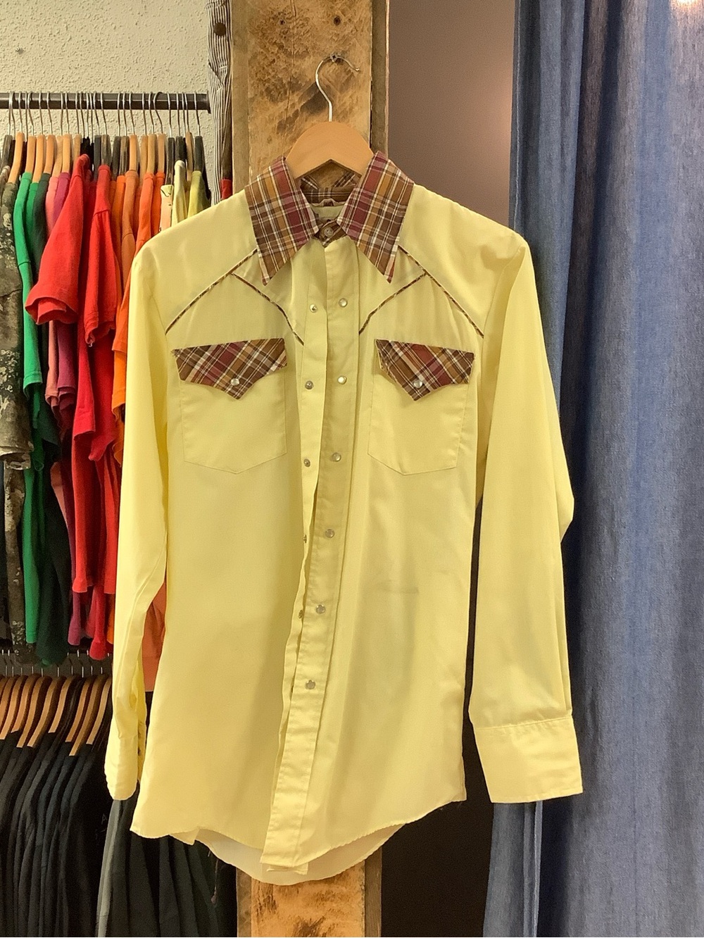 Vintage yellow/plaid trim button up shirt